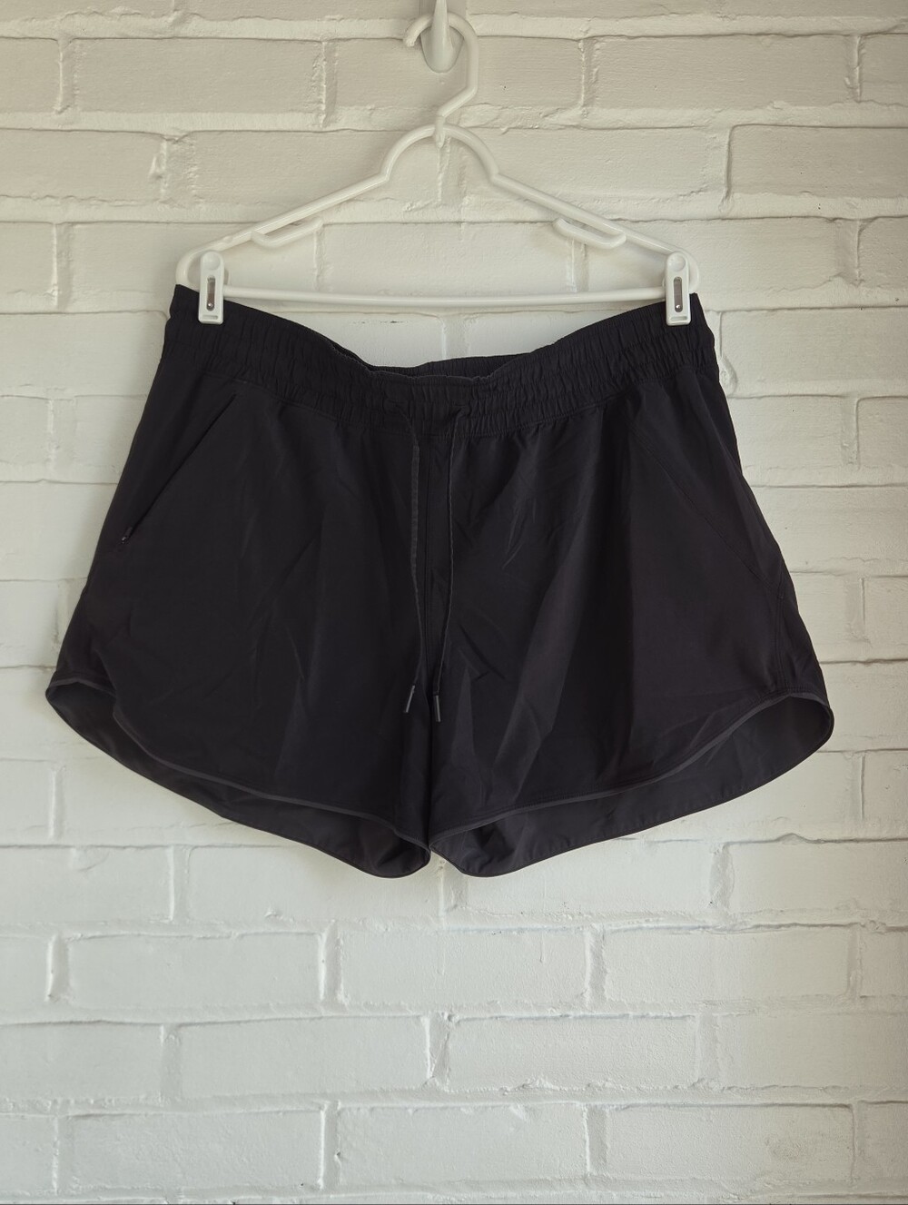 Lululemon Women's Choose A Side Reversible Shorts Black Gray 4" Inseam Size 14